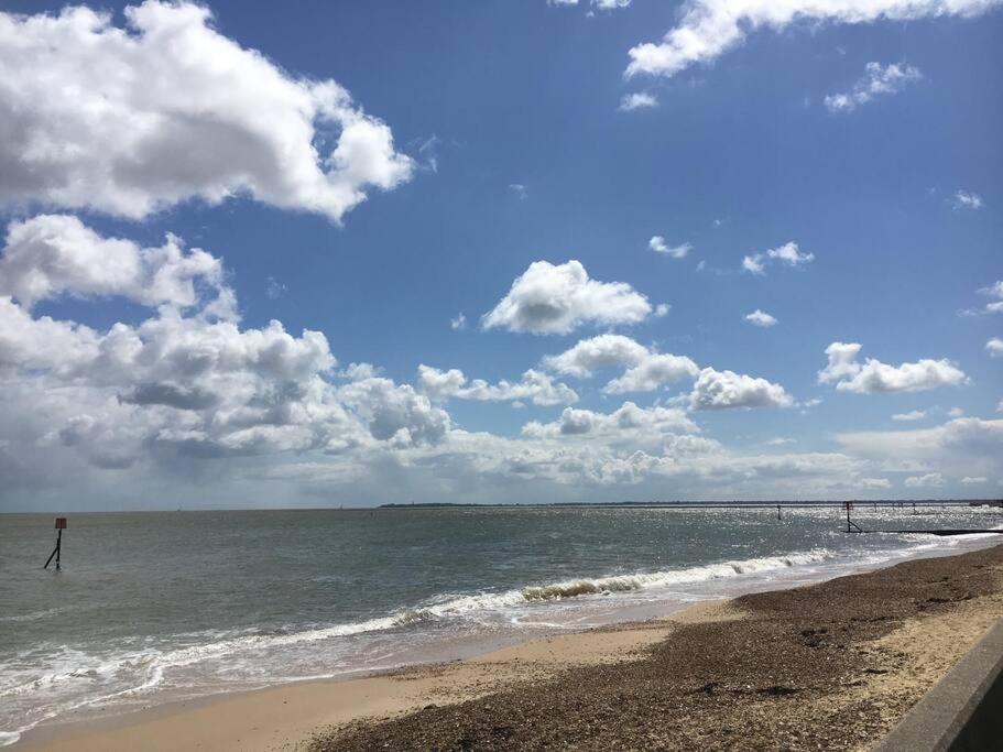 Gordon Villa - A Seaside Escape Harwich Eksteriør billede