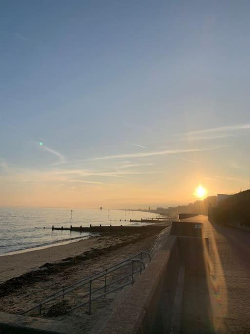 Gordon Villa - A Seaside Escape Harwich Eksteriør billede