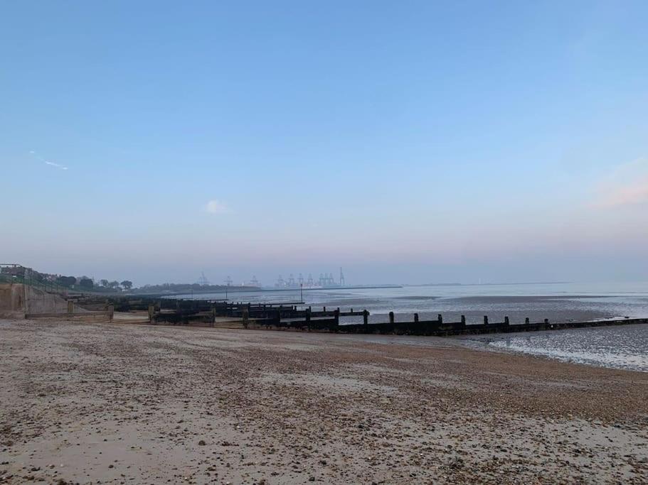 Gordon Villa - A Seaside Escape Harwich Eksteriør billede