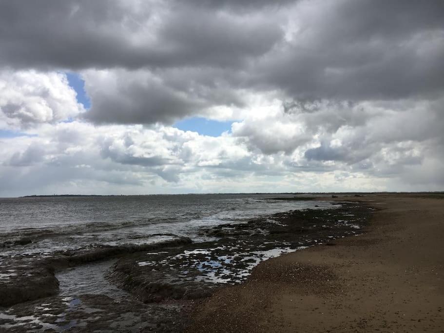 Gordon Villa - A Seaside Escape Harwich Eksteriør billede